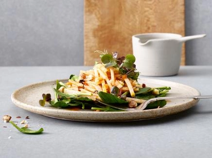 Kohlrabi-Spinat-Salat mit Salzzitronen- Dressing